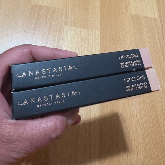 Anastasia Beverly Hills Other - Anastasia Beverly Hills Lip Gloss HONEY KISS
BUTTERSCOTCH Brand New Never Used.